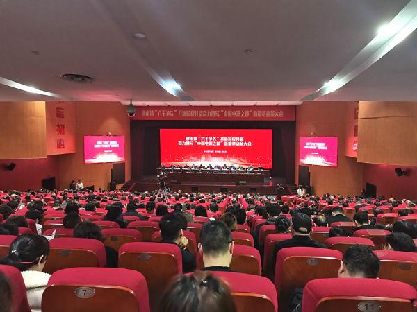 1774597539767158.jpg 大會現(xiàn)場修網(wǎng).jpg